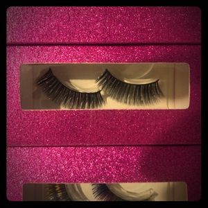 Lashes 2 for 20.00or 10piece these 3D Mink lashes.